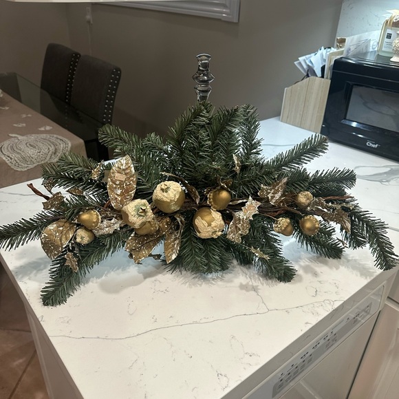 Holiday Garland - Picture 2 of 3